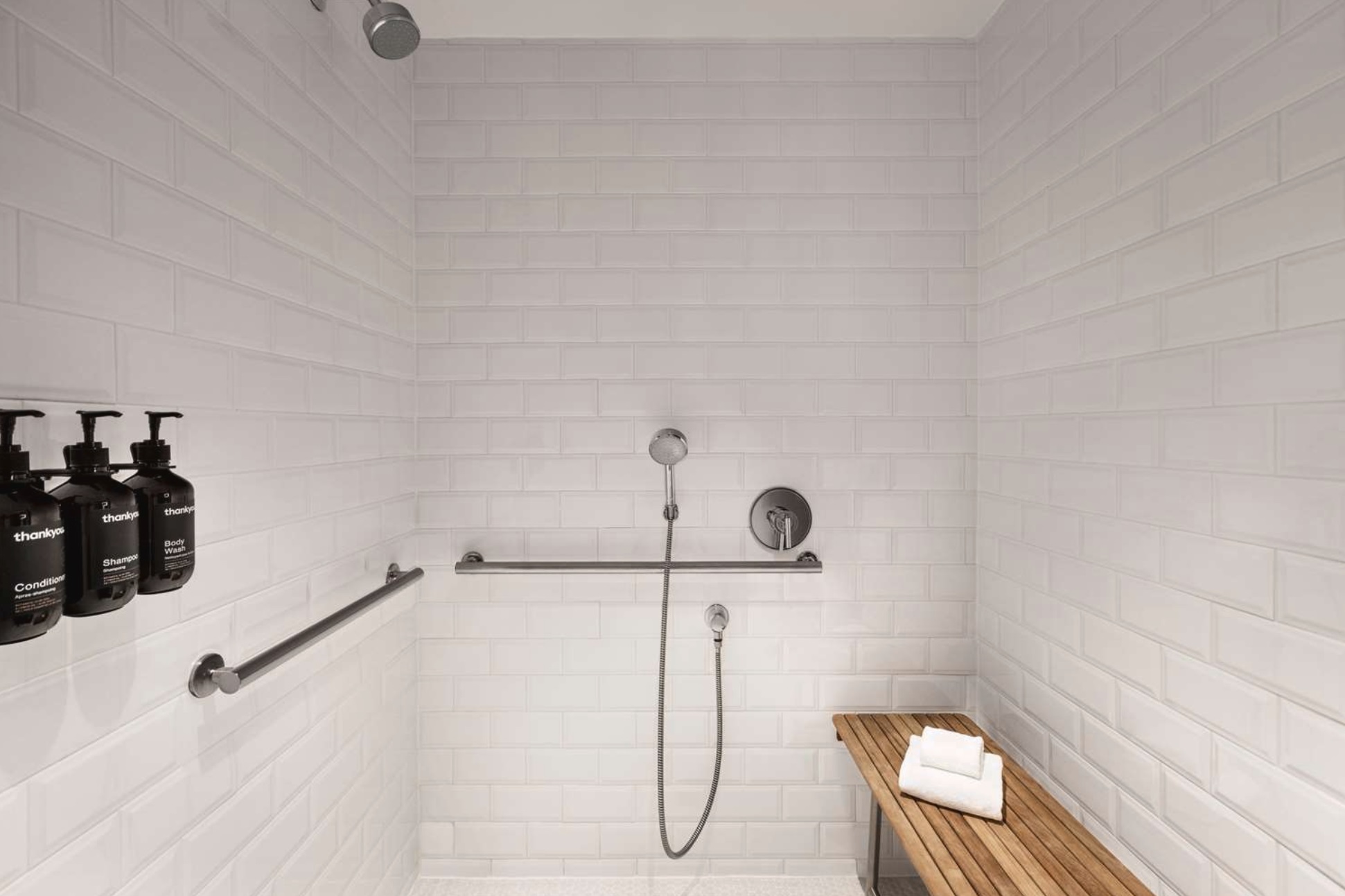 アクセシブルルーム　車いす対応シャワー室