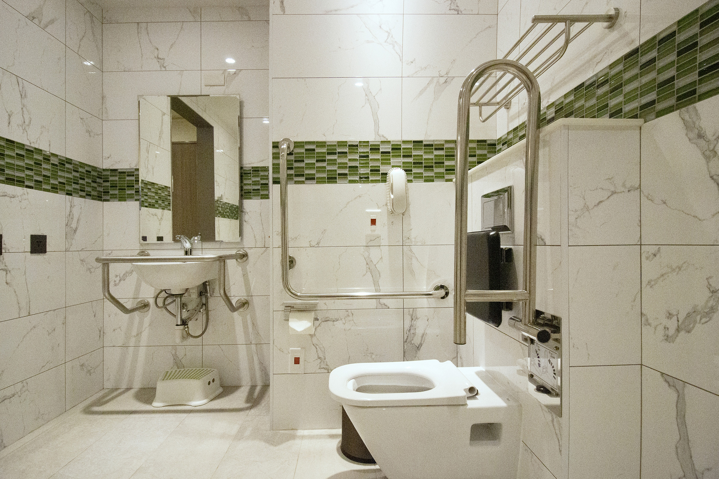 コンフォート 4 人ルーム【アクセシブルルーム】