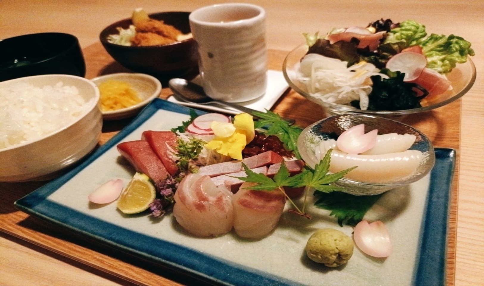 ホテル併設「海鮮ダイニング美蔵徳島空港」にて『お刺身定食付プラン』展開中♪