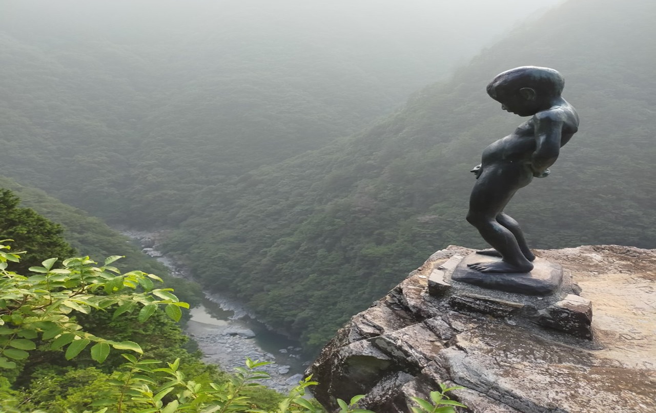 祖谷の小便小僧（当ホテルからお車で約１時間５０分）