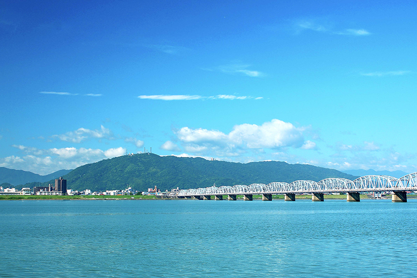 眉山（当ホテルから眉山公園までお車で約３５分）