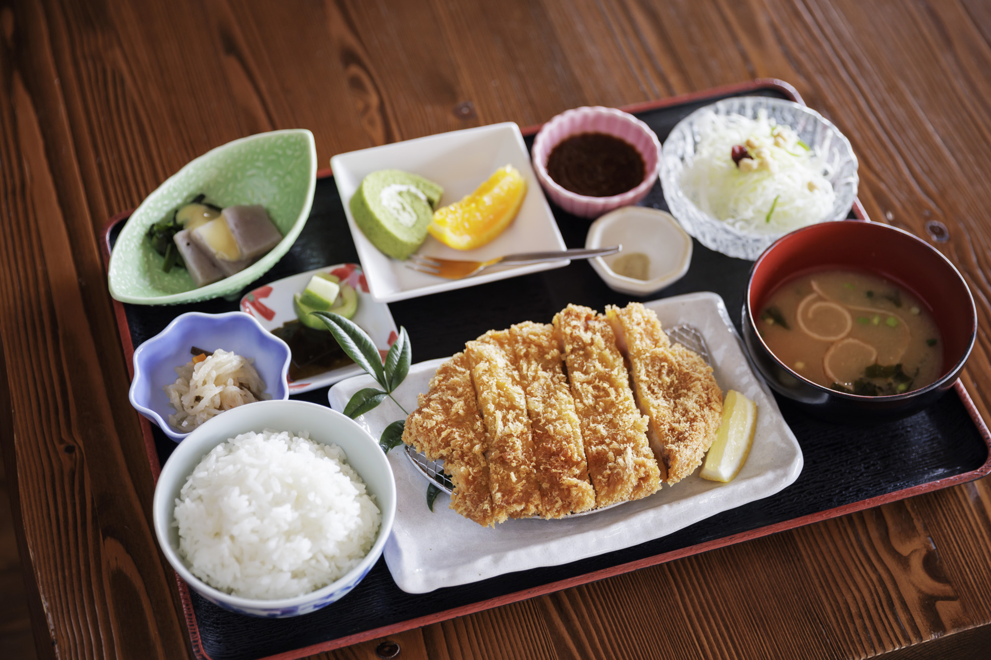 道の駅うきは「なかよしこよし」人気の「耳納いっーとんカツ定食」