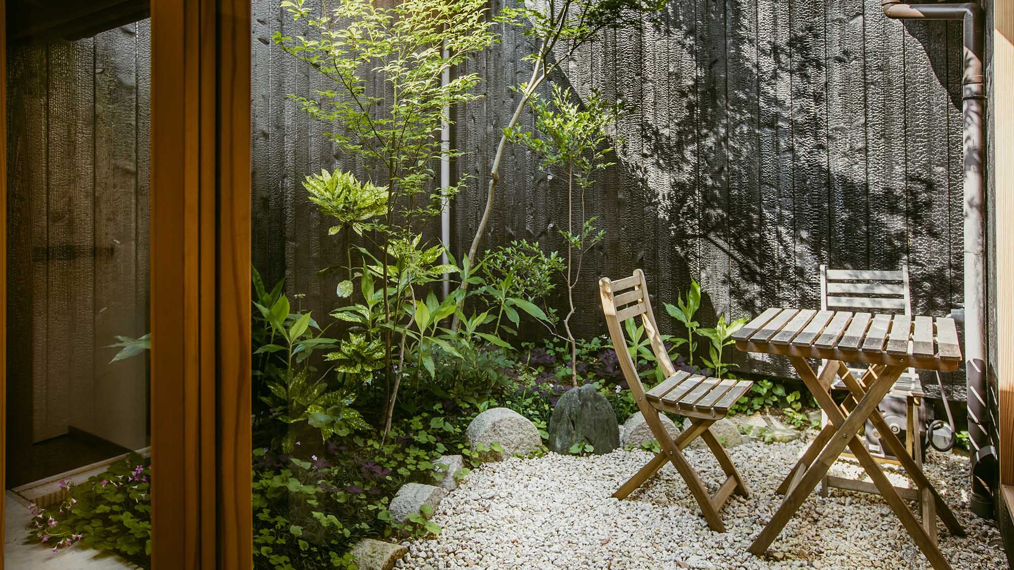 ・【honmachi中庭】中庭で、珈琲やお茶を飲みながらゆったりと過ごしてみてはいかがですか