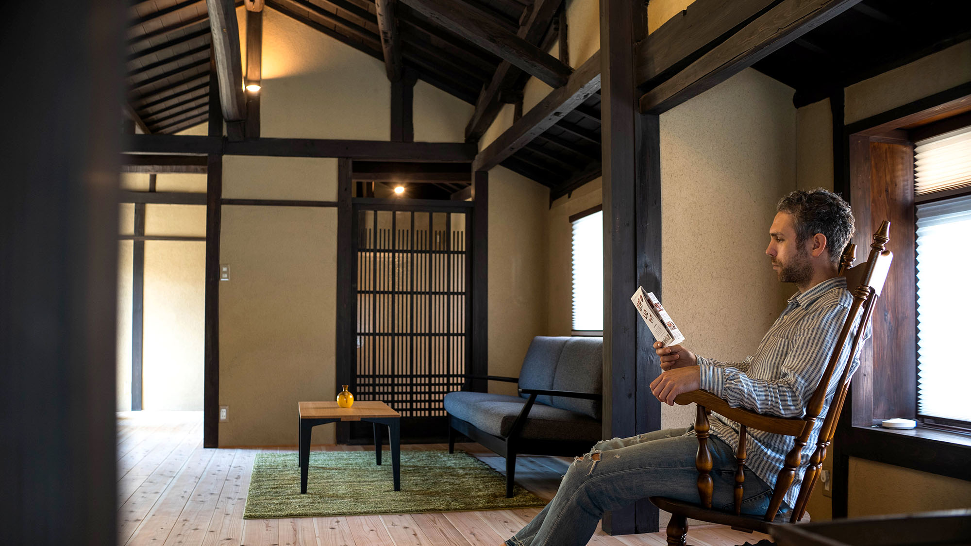 ・【客室】町屋をリノベーションした、雰囲気のある空間で読書時間を楽しんでみませんか