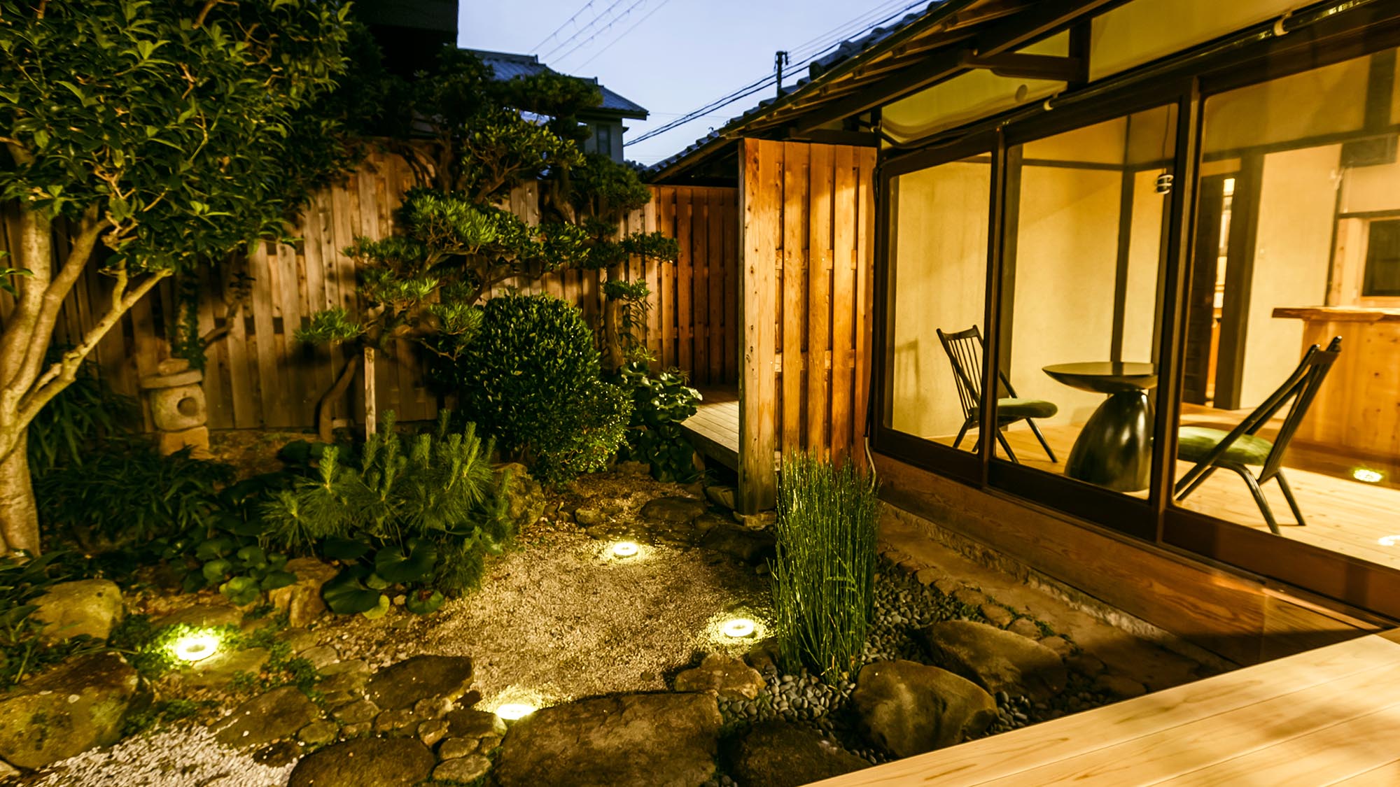 ・【庭園】和の雰囲気漂う癒しの空間です。心を落ち着かせる癒しの休暇をご満喫ください