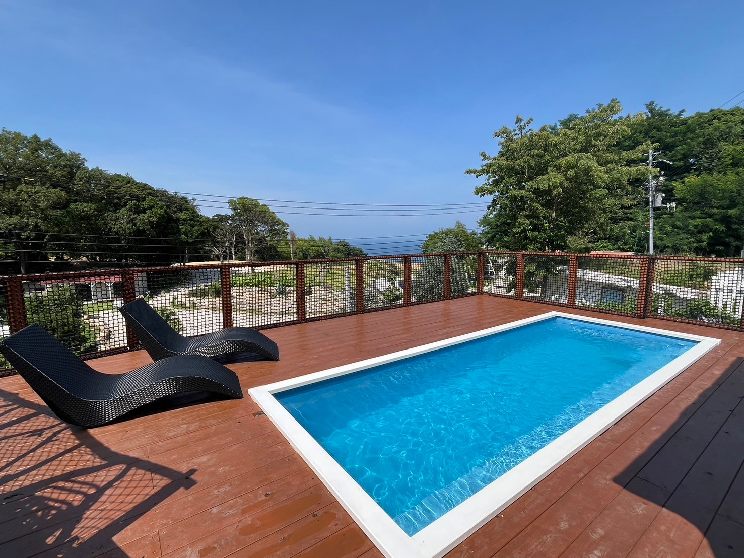 ペットも一緒に楽しめる完全プライベートプール