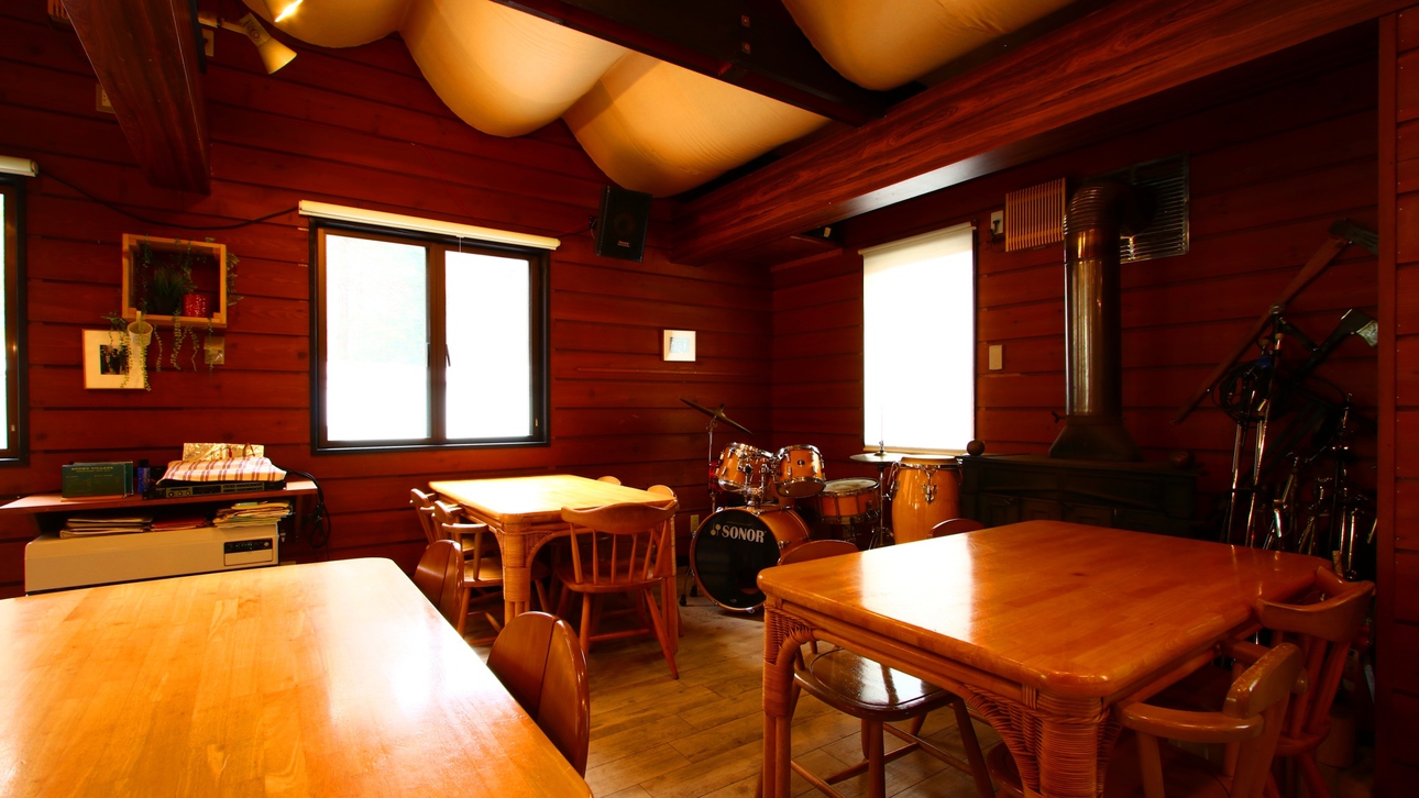 ◆夕食付-レストラン-◆ 木のぬくもりに包まれたレストランで寛ぎのディナータイムを【スタジオ無し】