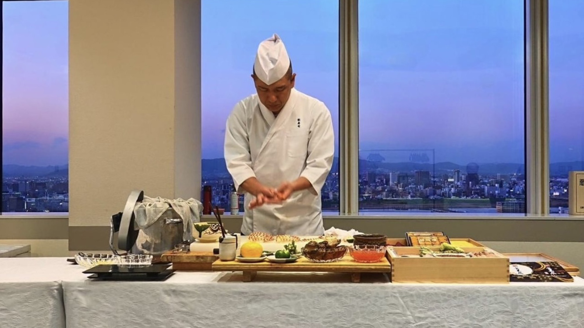 ・【出張寿司プラン】目の前で繰り広げられる職人技。誕生日などのお祝いの席に華を添えます