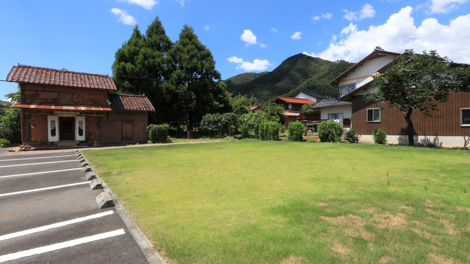 【芝生】こちらはBBQ等にご利用いただけます