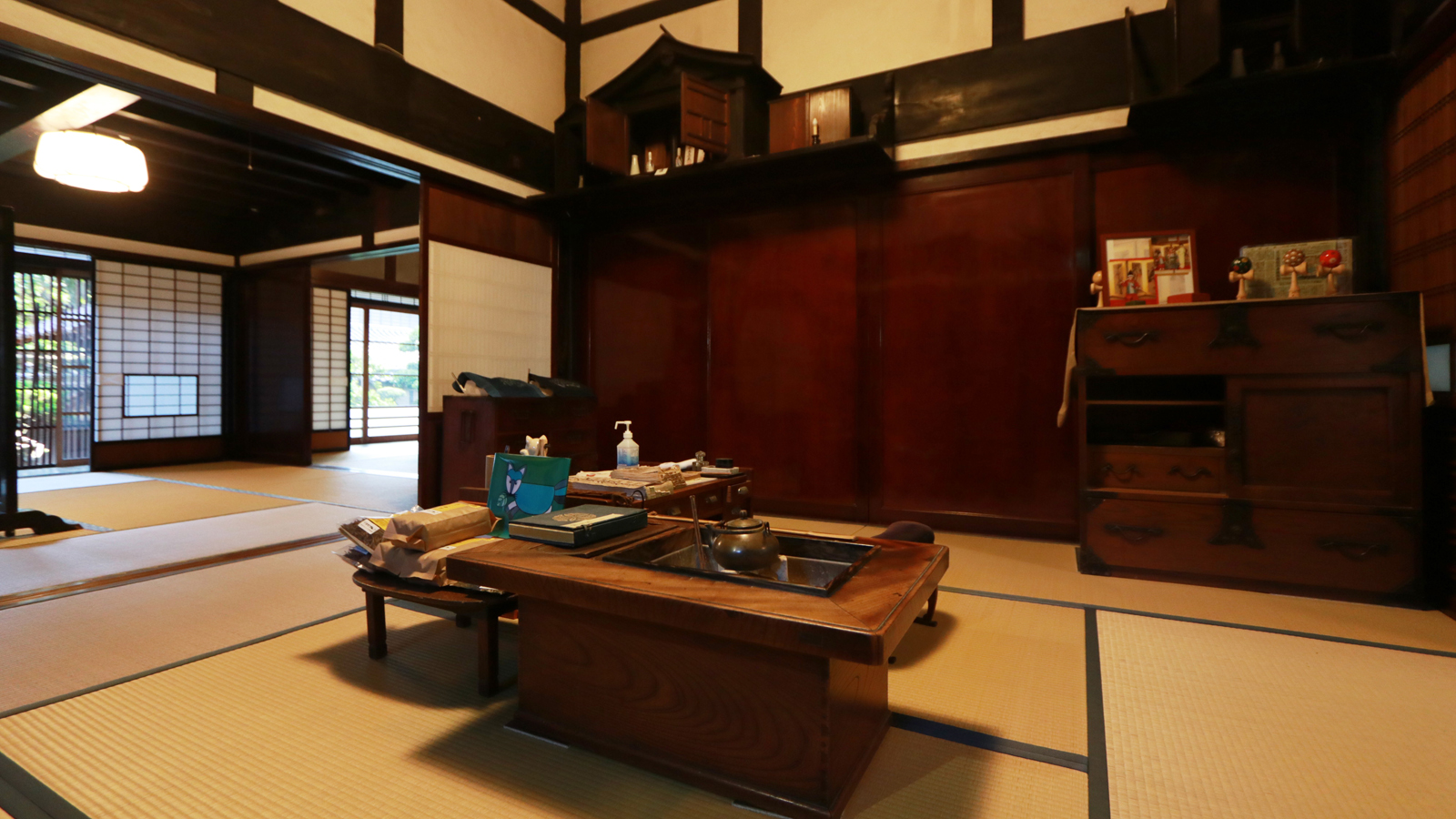 明治の頃から、静かに時を刻み続けてきた空間