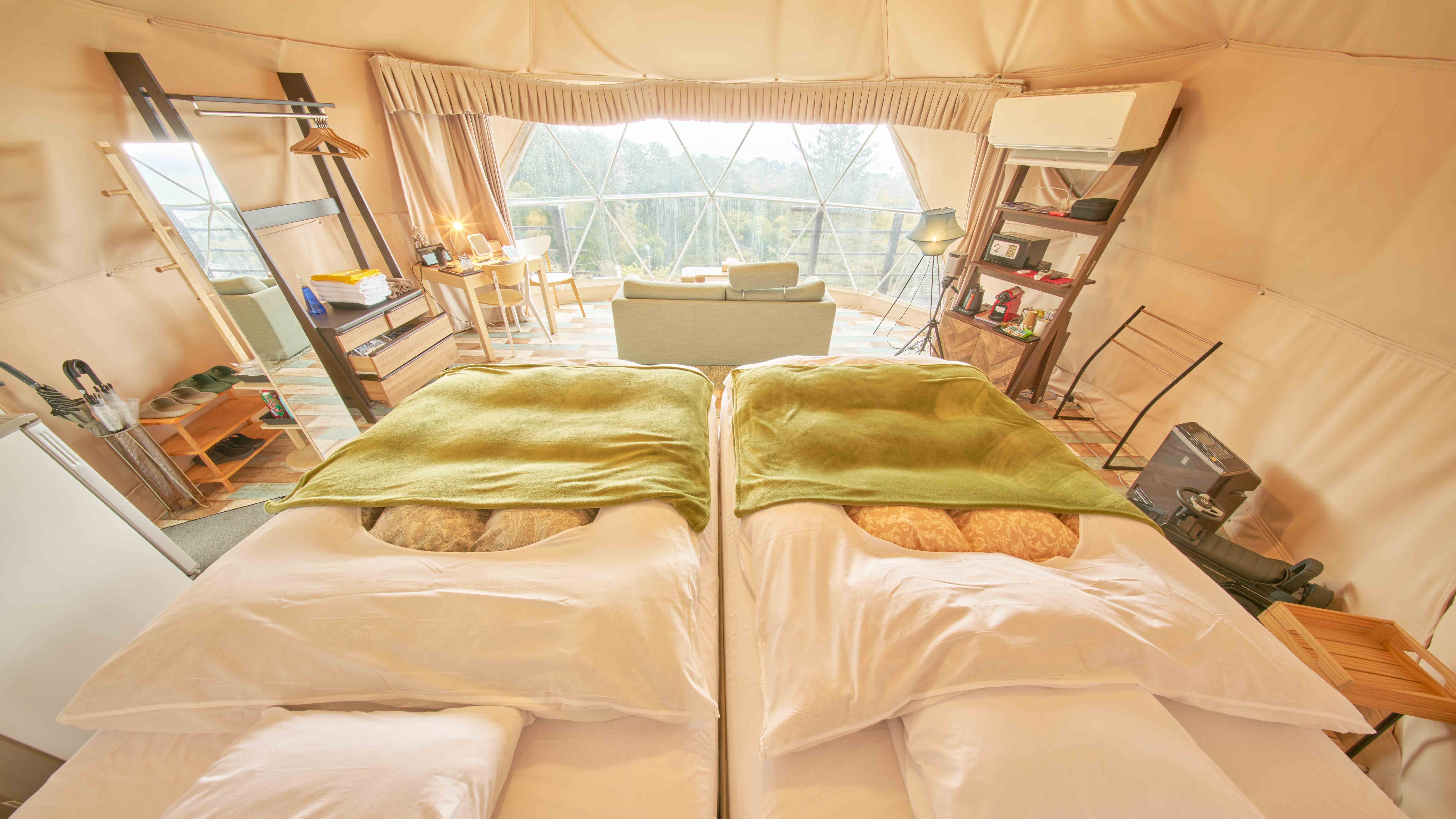 ・【ドームテントF】暖かな雰囲気が広がるドームテント　ベッドでゆったりおやすみください