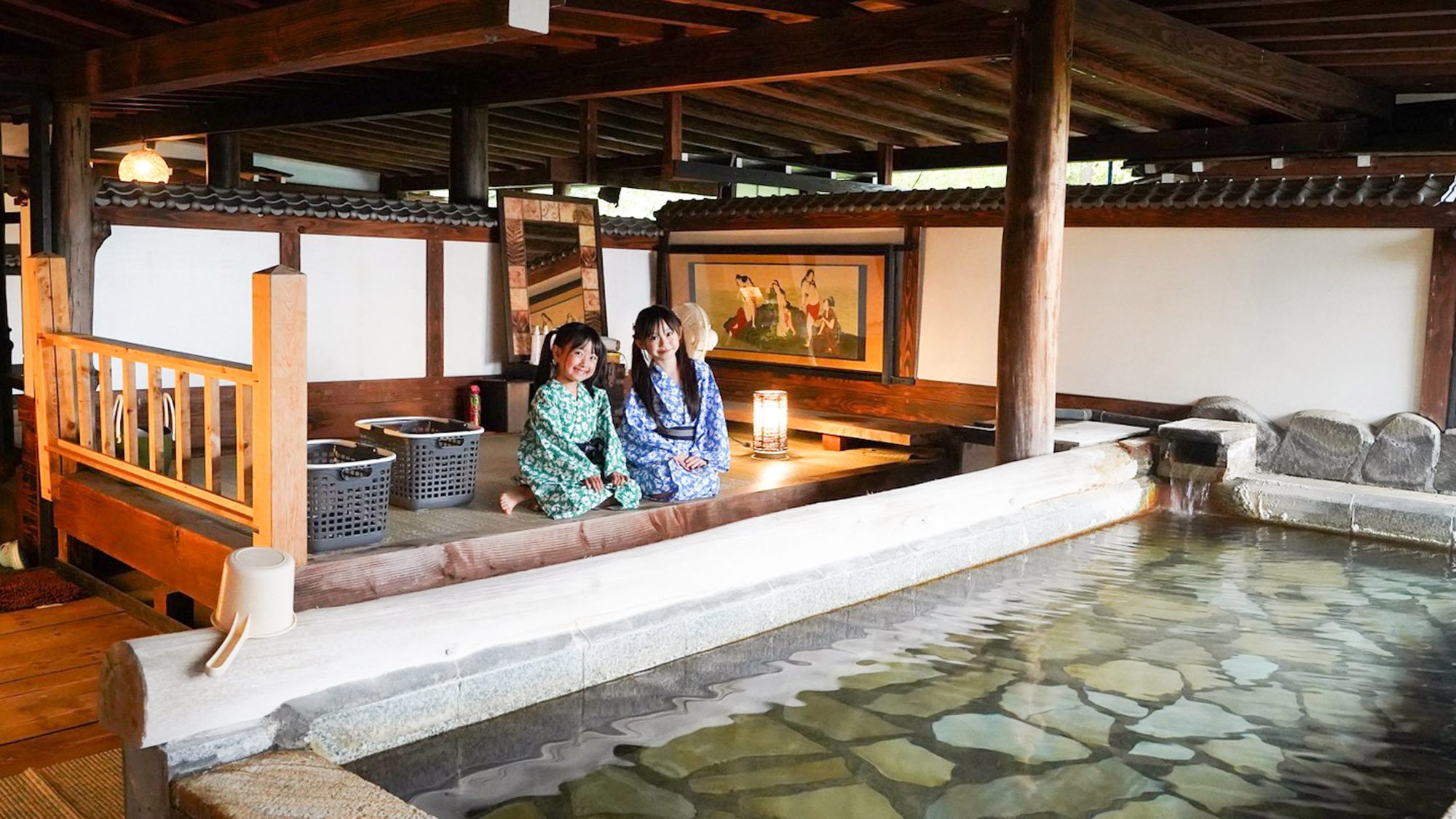 ・【なごみの湯】浴槽のすぐ隣にある畳の湯上り処で火照った体をクールダウン