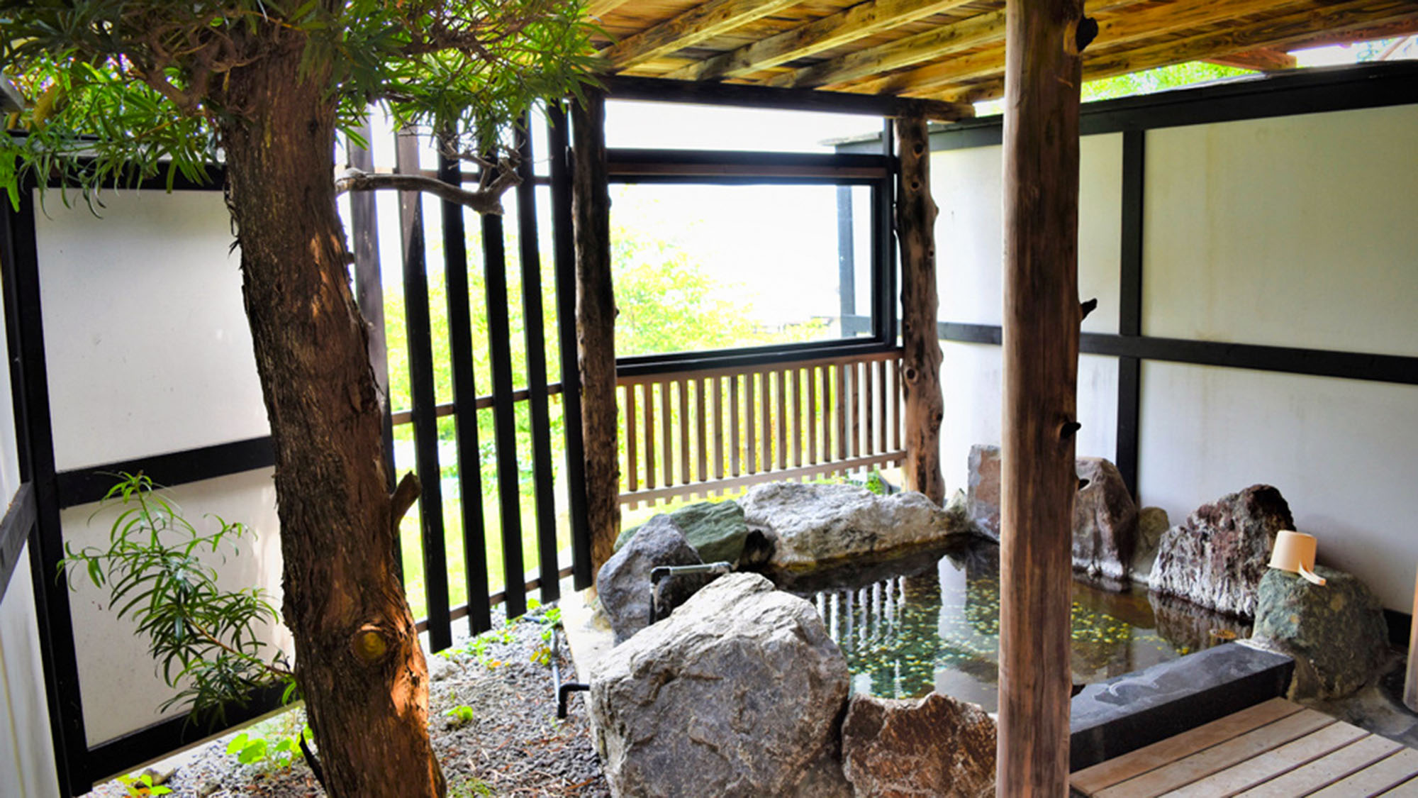 ・【春夏秋冬の湯】4つの温泉からはそれぞれ異なる景観をお楽しみいただけます