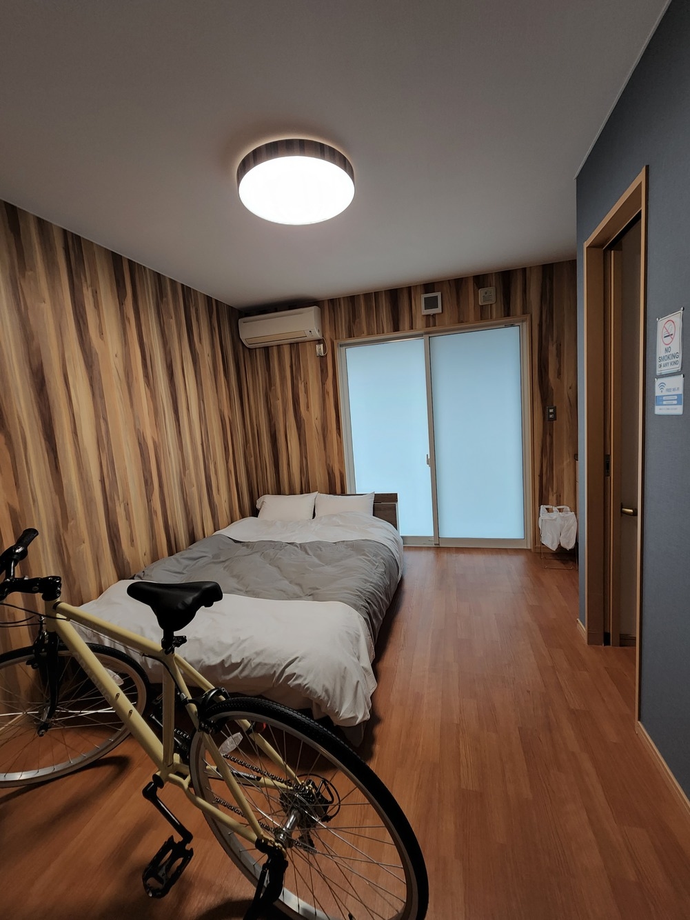 【シンプルステイ】自転車を客室に持ち込みできるダブルベッドルーム個室　食事なし