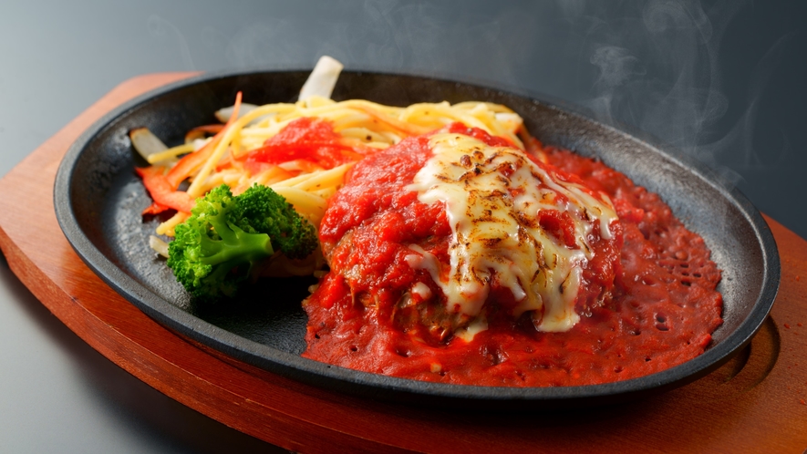 【ハンバーグランチ】トマトソース（チーズのせ）／例