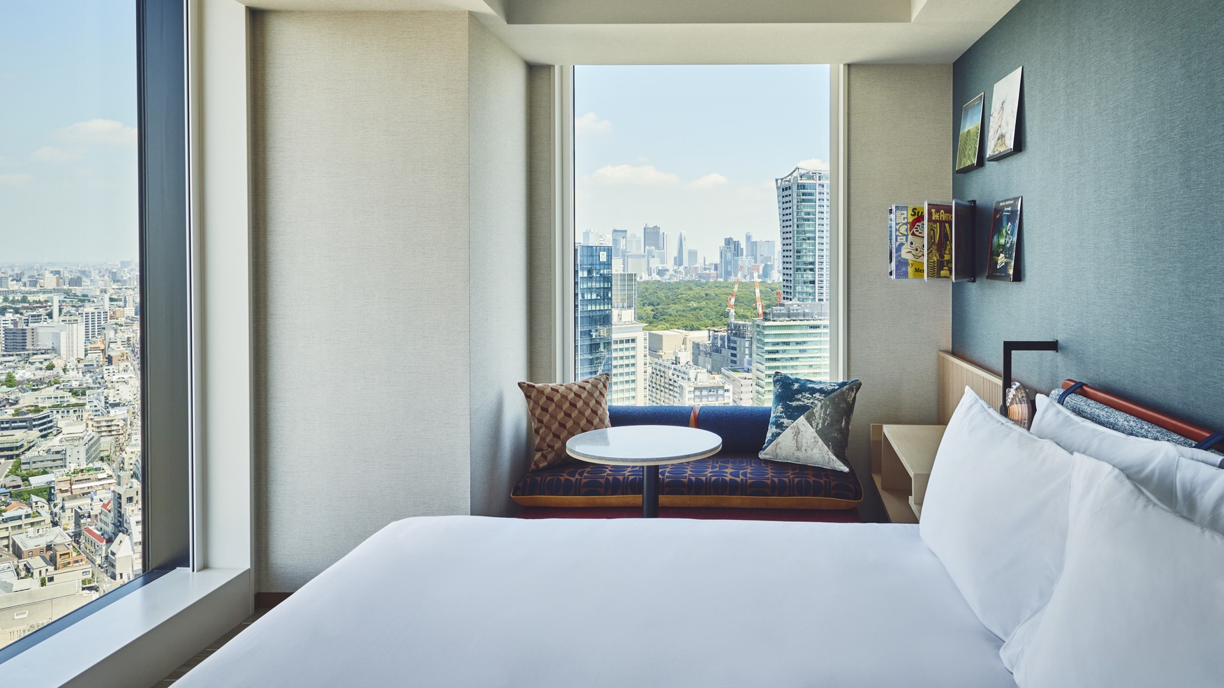 1 King Premium City View Corner High Floor2