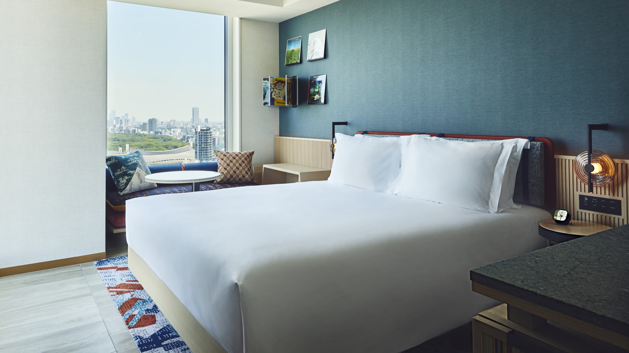 1 King Premium City View Corner High Floor