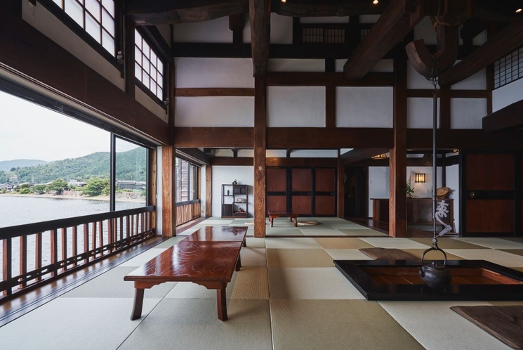 琵琶湖の眺望と囲炉裏のお部屋