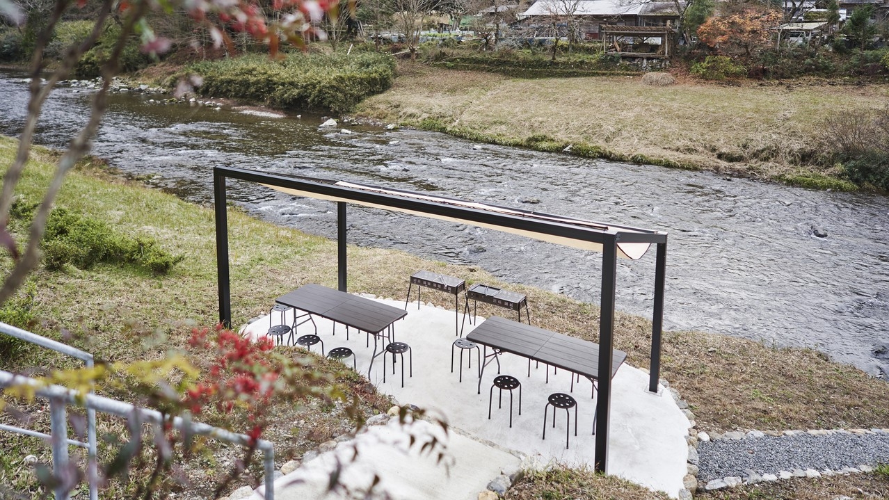 【川が目の前】川のせせらぎと緑に包まれる一棟貸し別荘