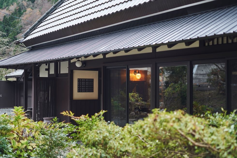 【川が目の前】川のせせらぎと緑に包まれる一棟貸し別荘