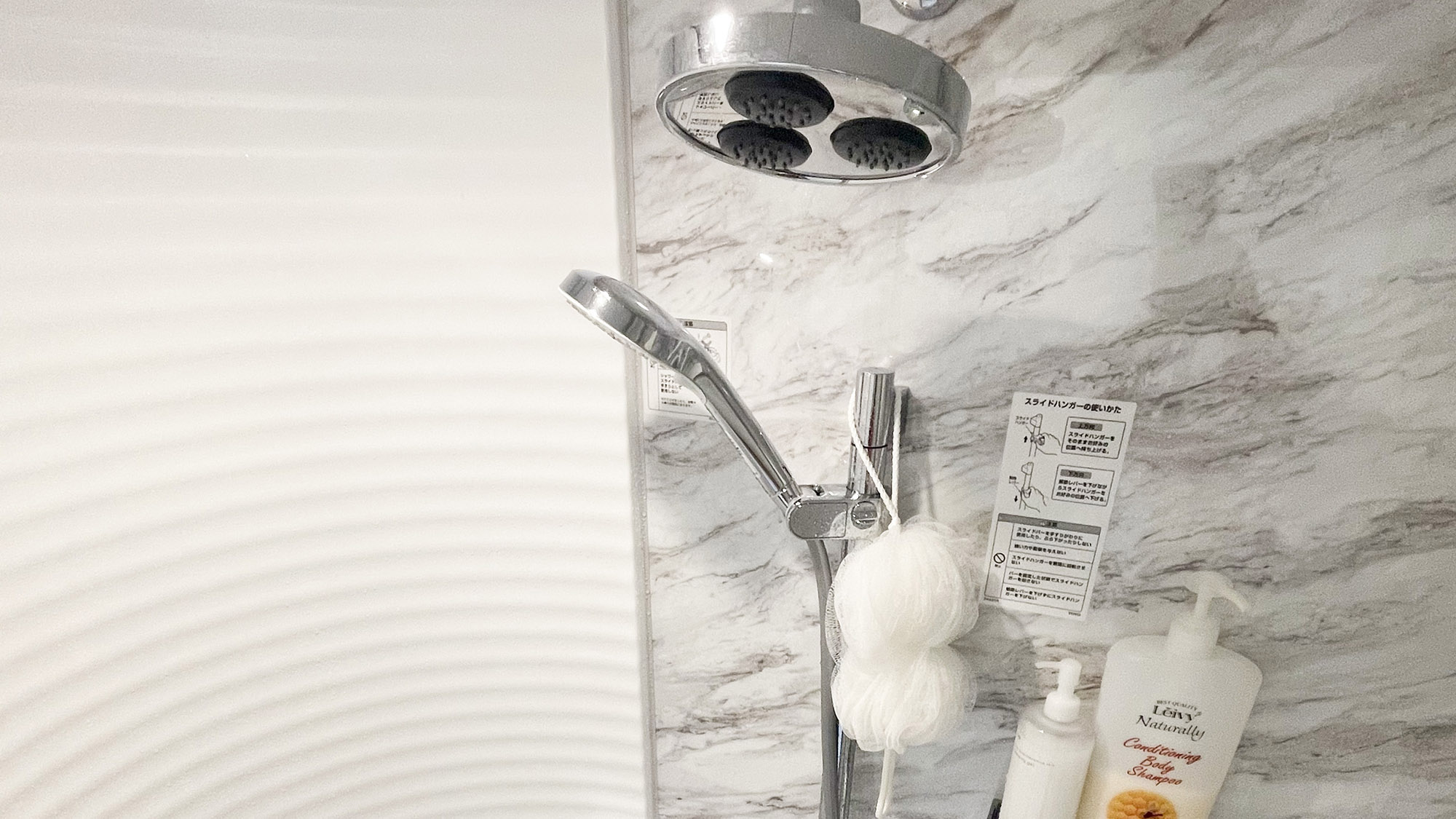 ・【1Fシャワールーム】可動式と固定式の2種類のシャワーヘッドで使い分けできて便利です