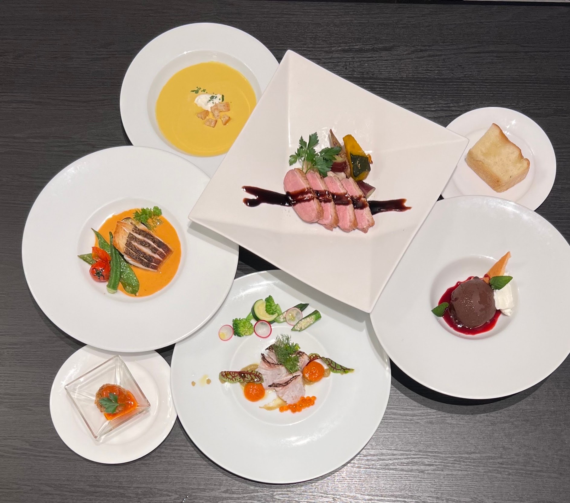 夜のお食事は、温泉街の本格イタリアンディナー