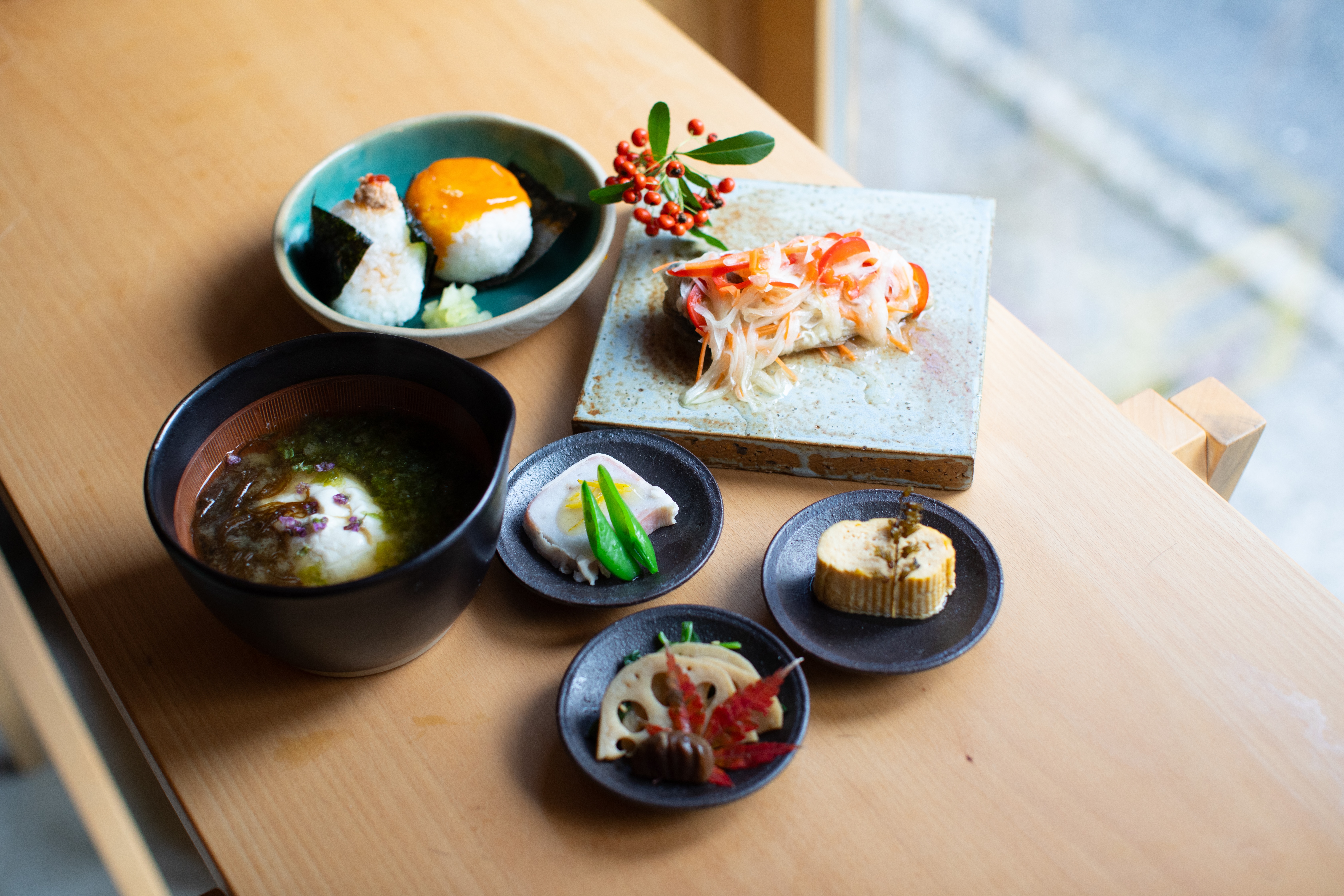 宿ロイノハコ1階の「ロイのキッチン」でお食事となります。※イメージとなります。