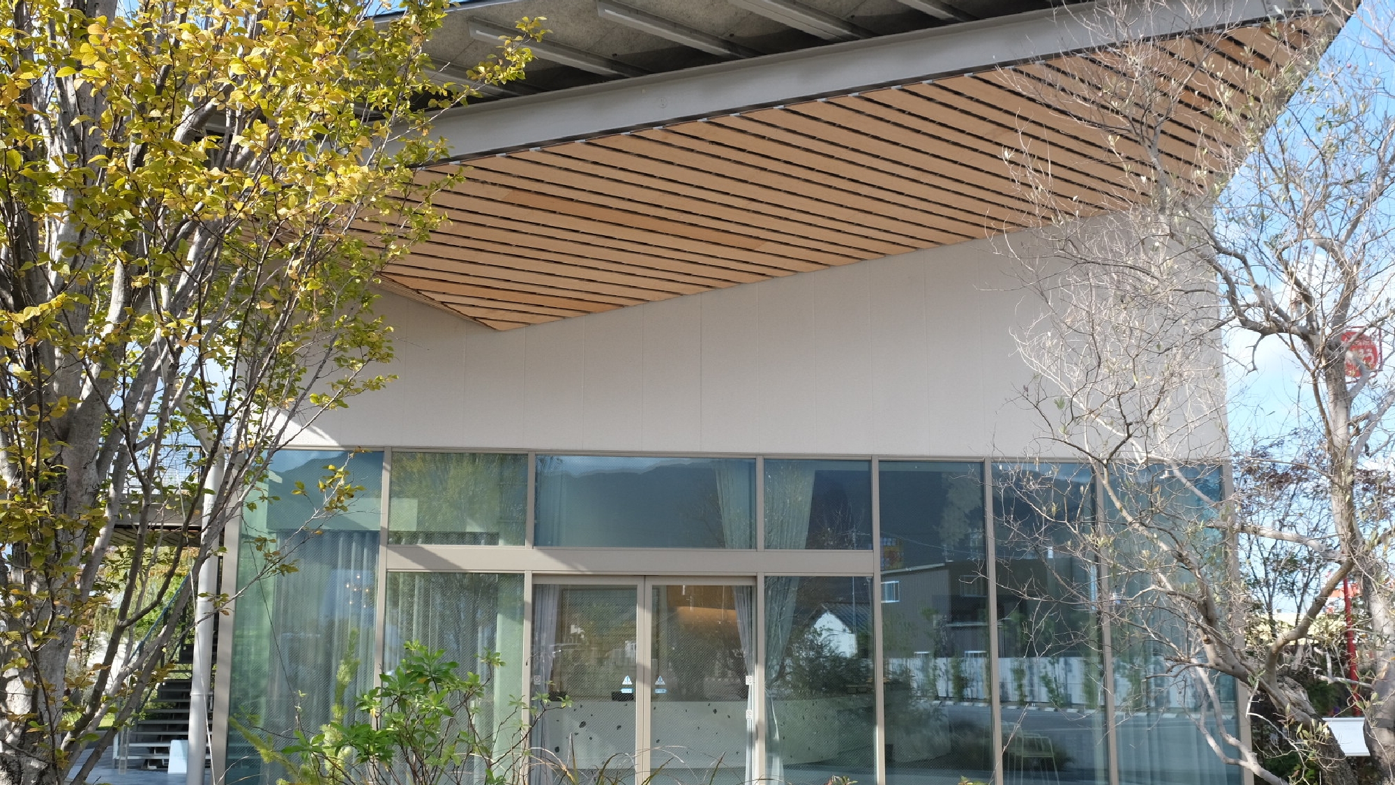 *【レセプション棟】フロントとRECEPTION CAFEがございます