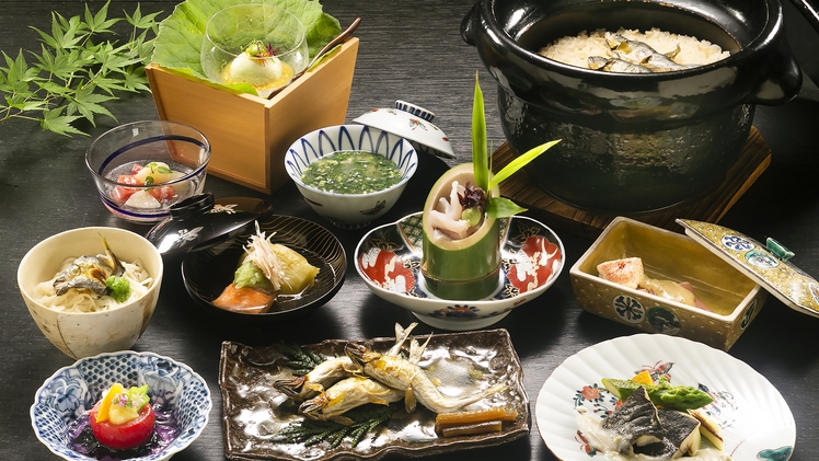 【四季のごちそう】＜実りの会席＞　きのこ・白山ジビエなど、多様な味覚を秋冬の彩りとともに
