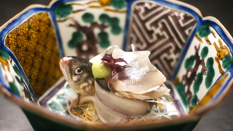 (弐)【四季のごちそう】＜鮎尽くし＞　塩焼き他、和田屋だからこそできる多彩な鮎料理