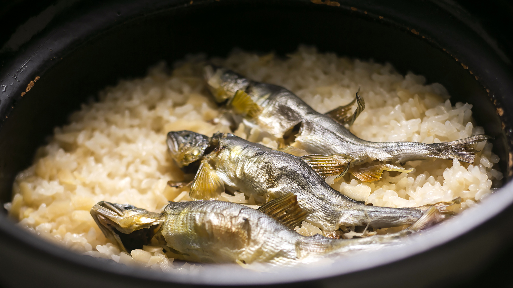 【お料理一例】鮎の窯ごはん