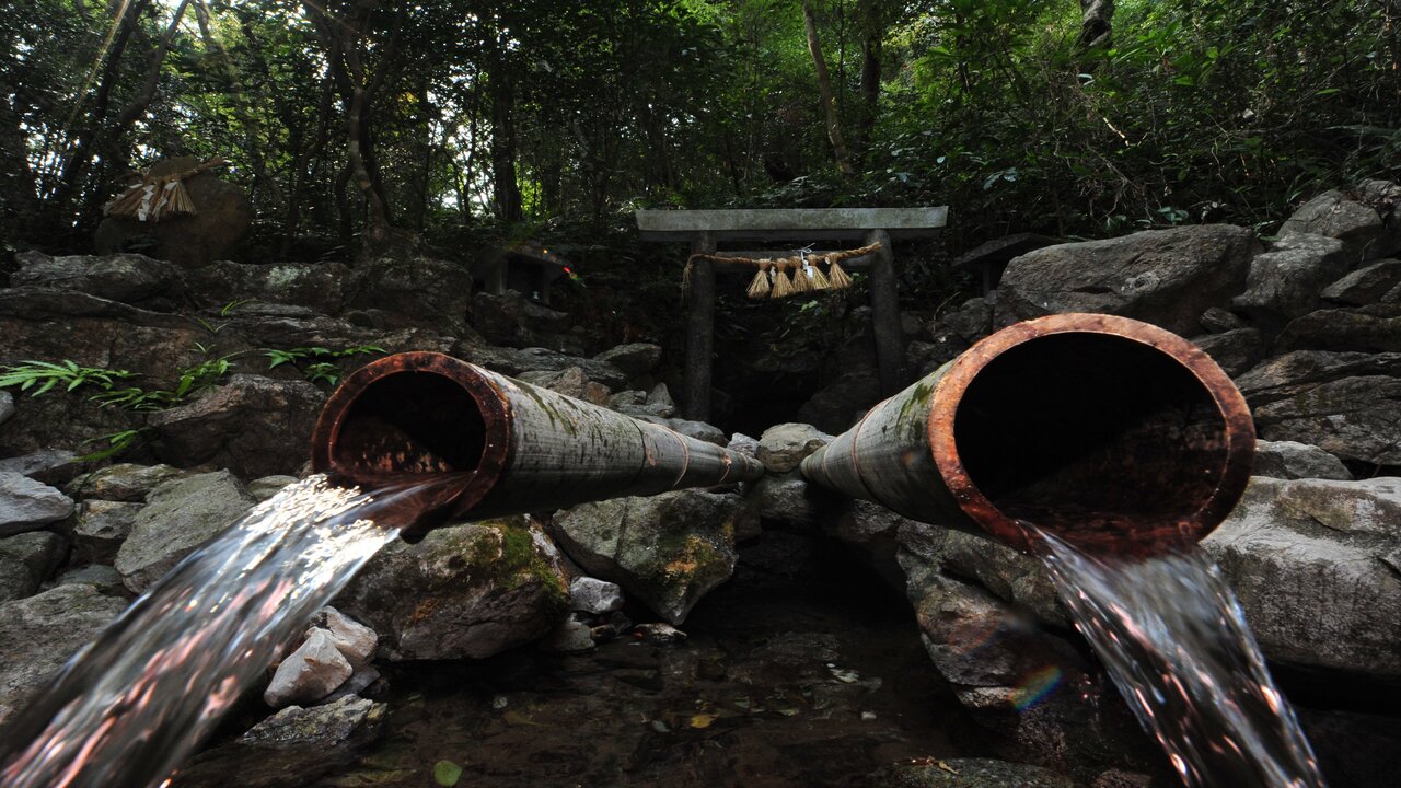 天の岩戸（恵利原の水穴）