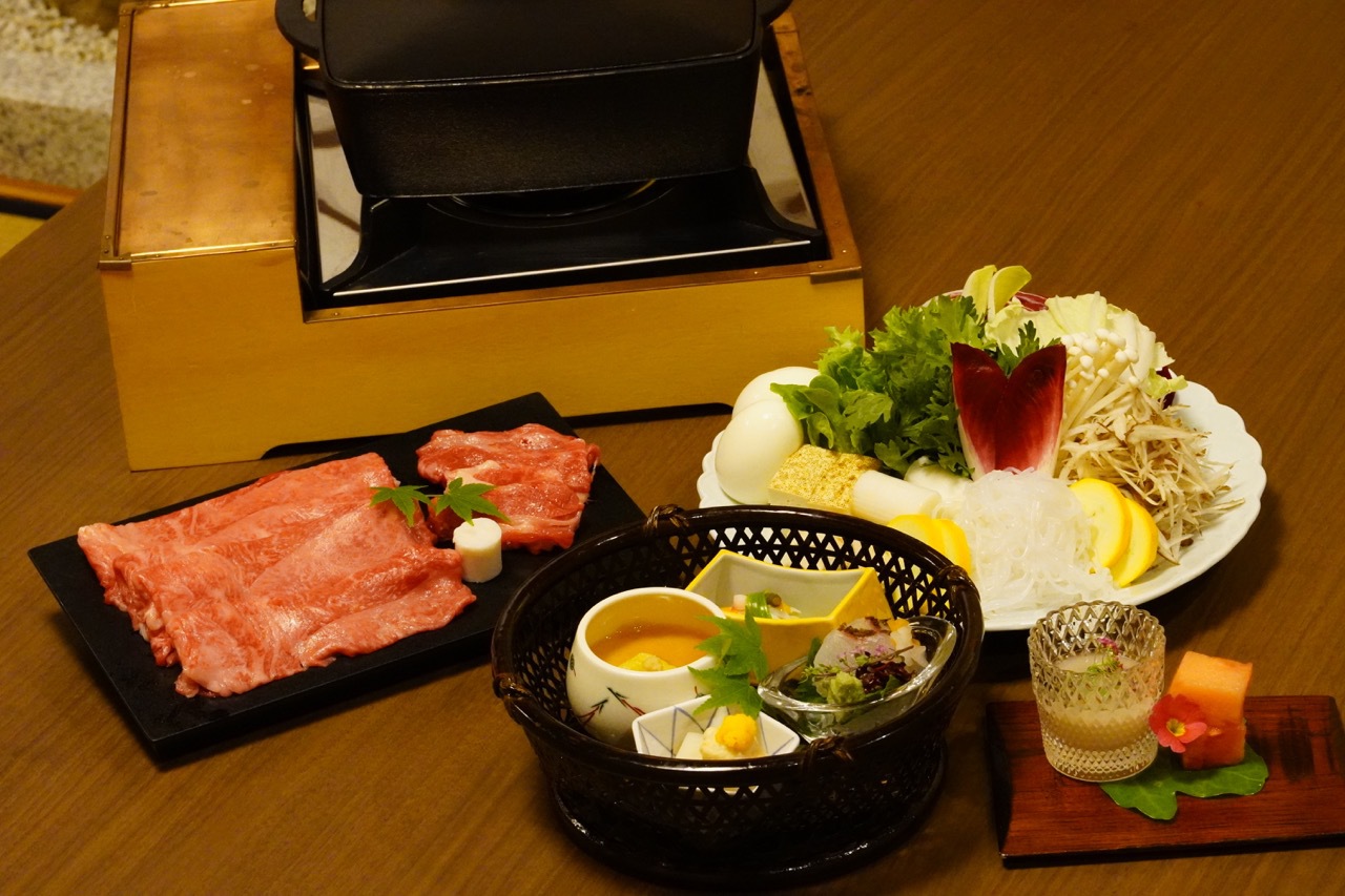 【一泊二食付】林檎で育つ信州プレミアム牛のすき焼きプラン 【3つの貸切専用風呂無料】