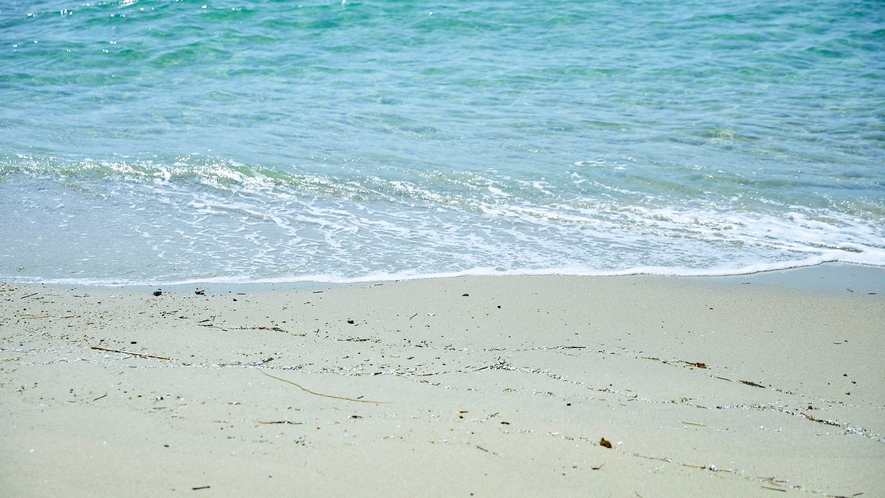 ・【ビーチ】透き通る淡路島西海岸の青色を心ゆくまでご堪能ください。