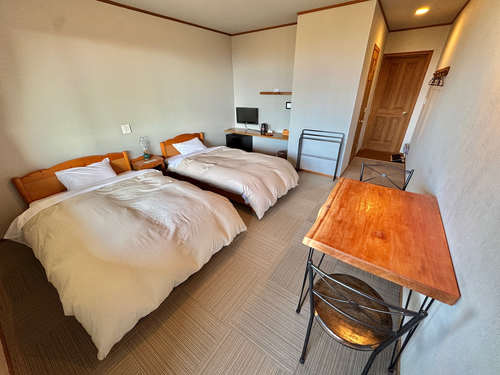 セミダブル　シングルツイン(カフェテーブル)