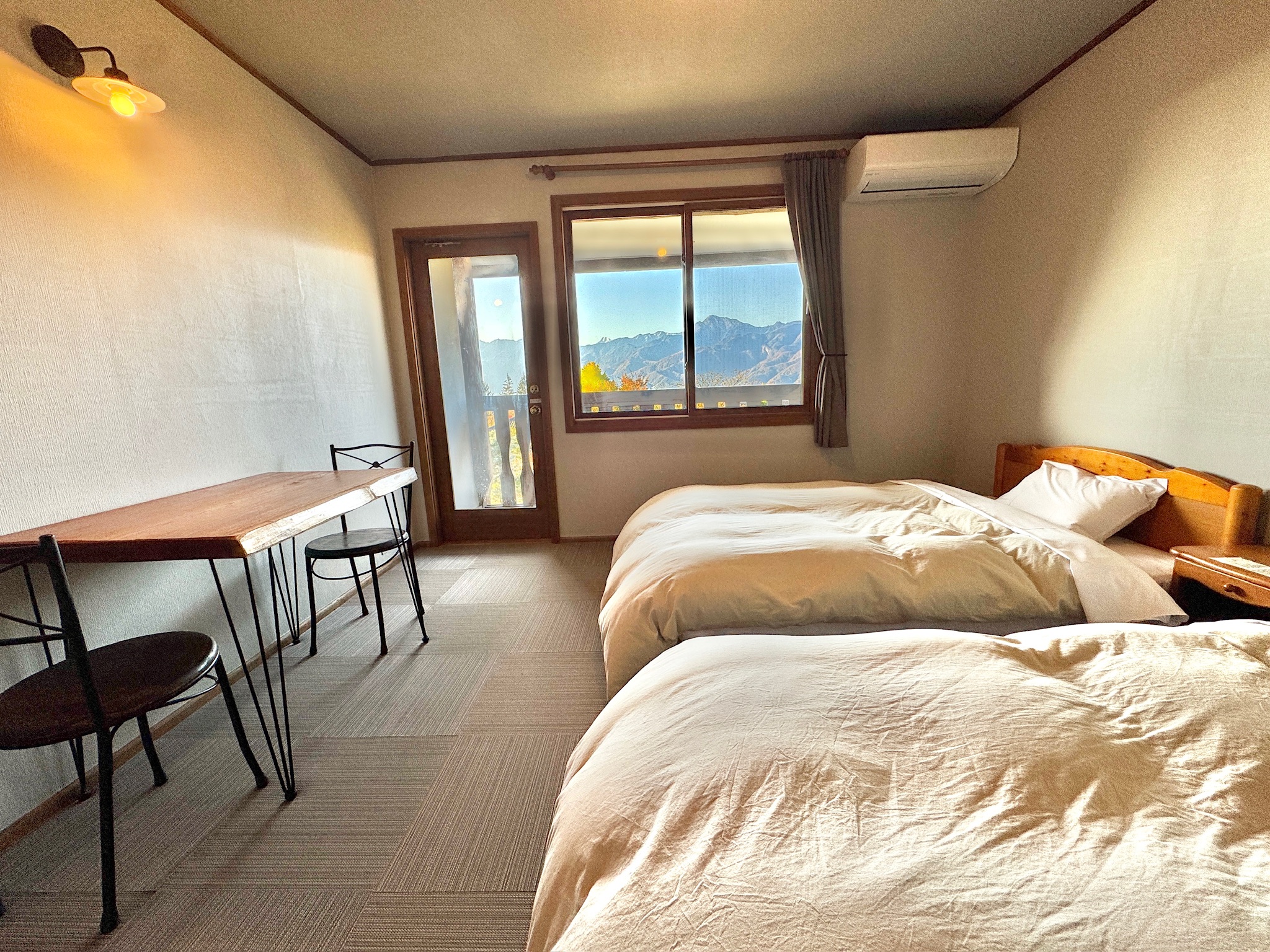 セミダブル　シングルツイン(カフェテーブル)