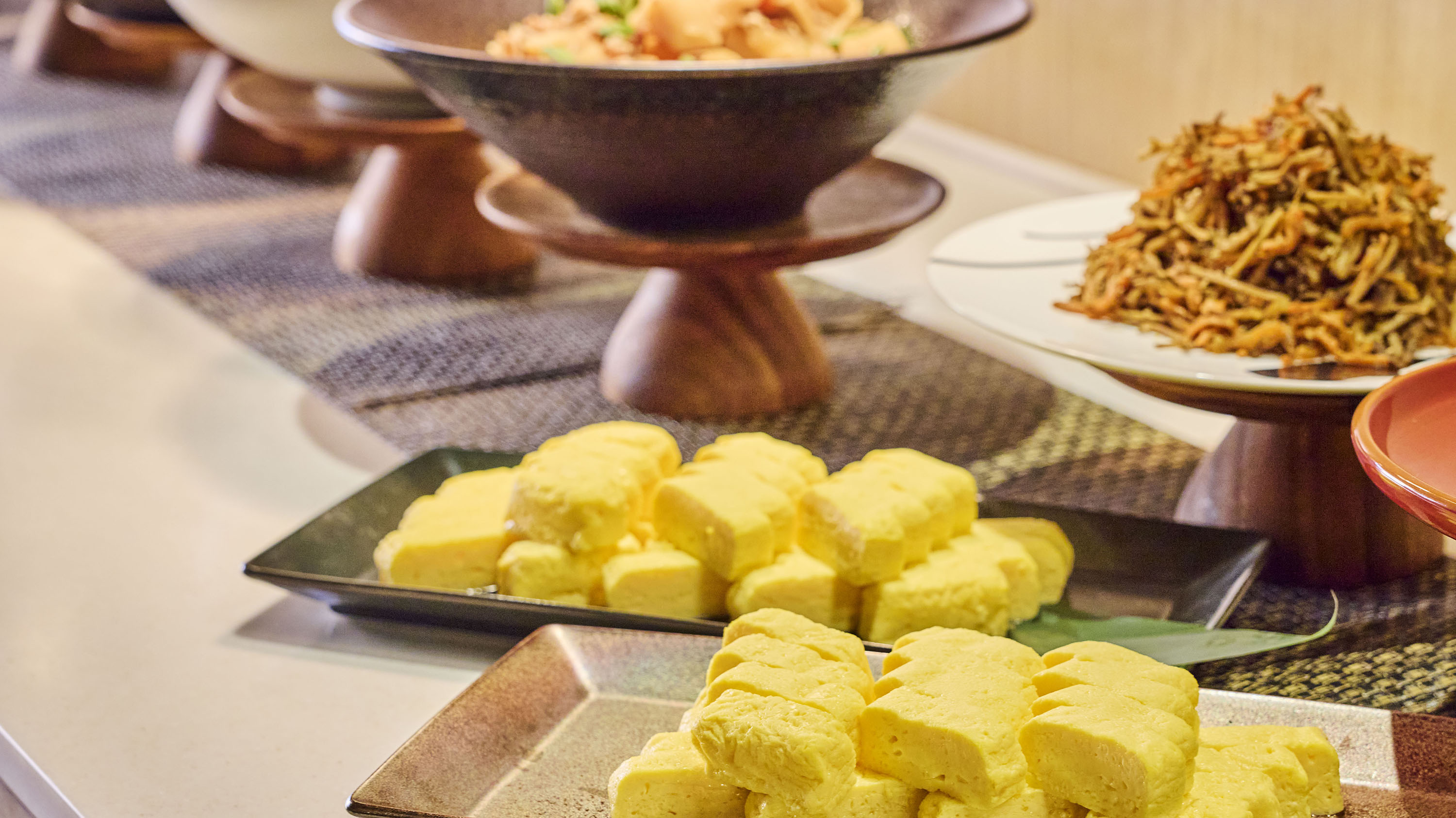 朝食ビュッフェ｜ふっくら上品な京仕立てだし巻き卵、優しく贅沢な味わいです。