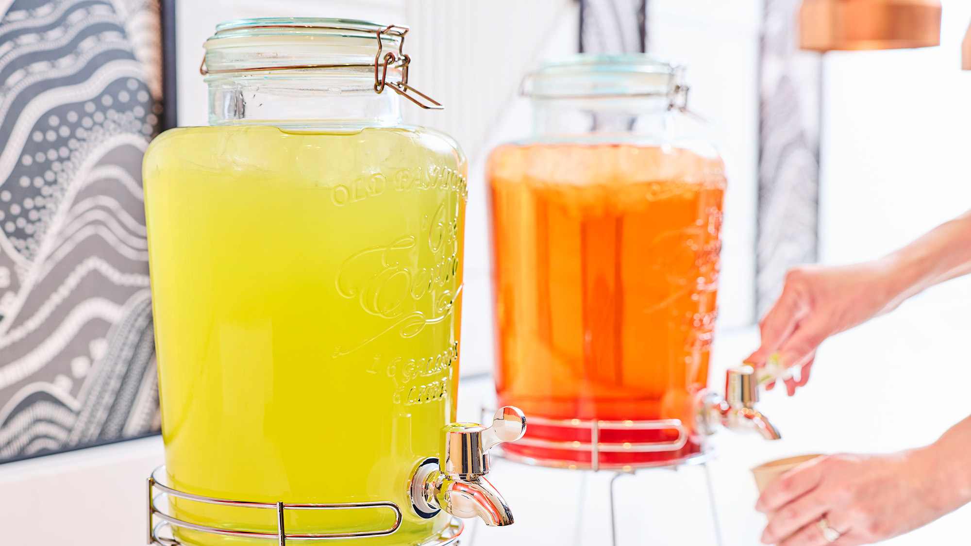 【館内サービス】フリードリンクをセルフサービスでお楽しみください。（利用時間／15時～20時）