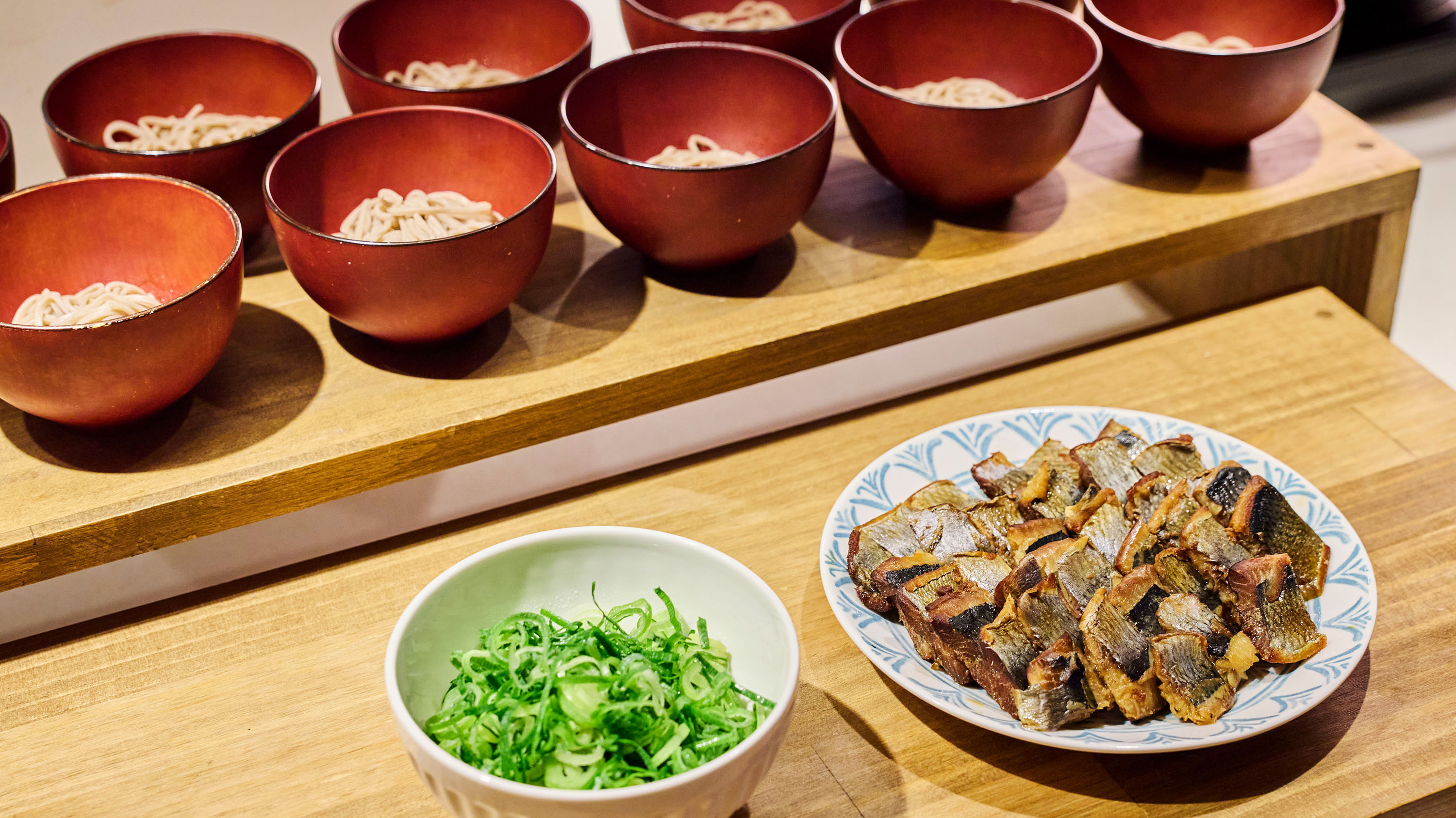 朝食ビュッフェ｜甘辛い煮付けをのせた「にしんそば」は京都で愛される名物です。