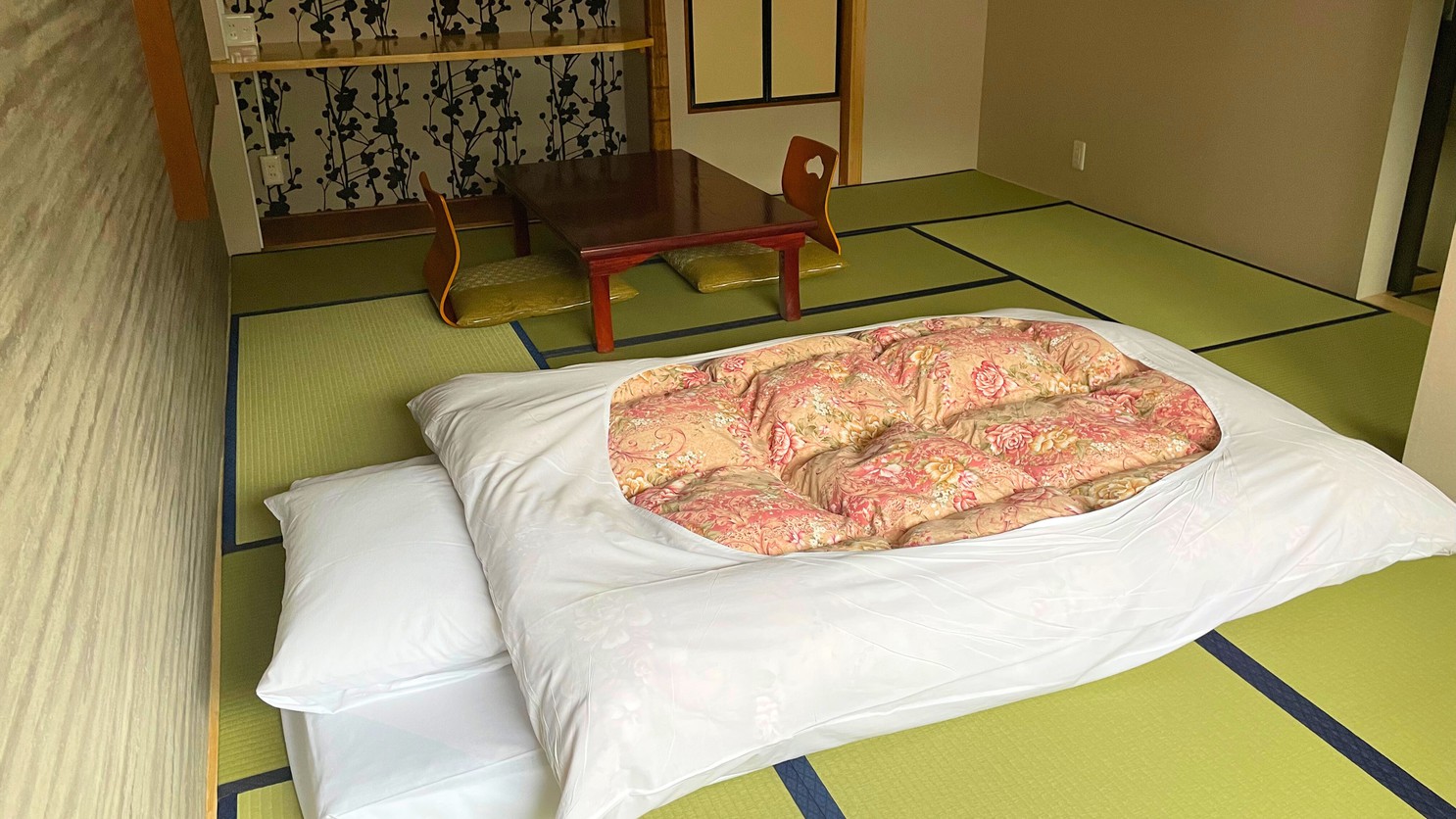 ◆【2階 和室ツイン1間】若竹／トイレ付（禁煙）※写真では布団ですが、実際にはベッドが2台です。