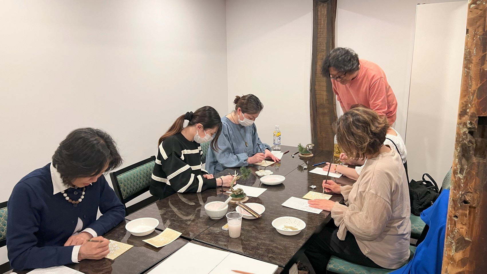 【ワークショップ付】地元日本画家による『季節の花を描く〜日本画教室〜』＆掛け流し温泉を貸切で＜素泊＞