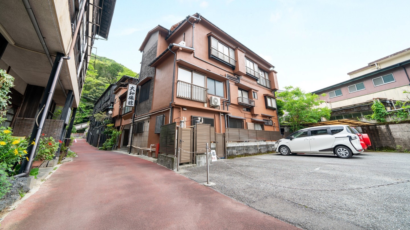 【GW期間限定】箱根湯本駅から徒歩6分！歴史息づく館内と、箱根最古の源泉掛け流し温泉を貸切で＜素泊＞