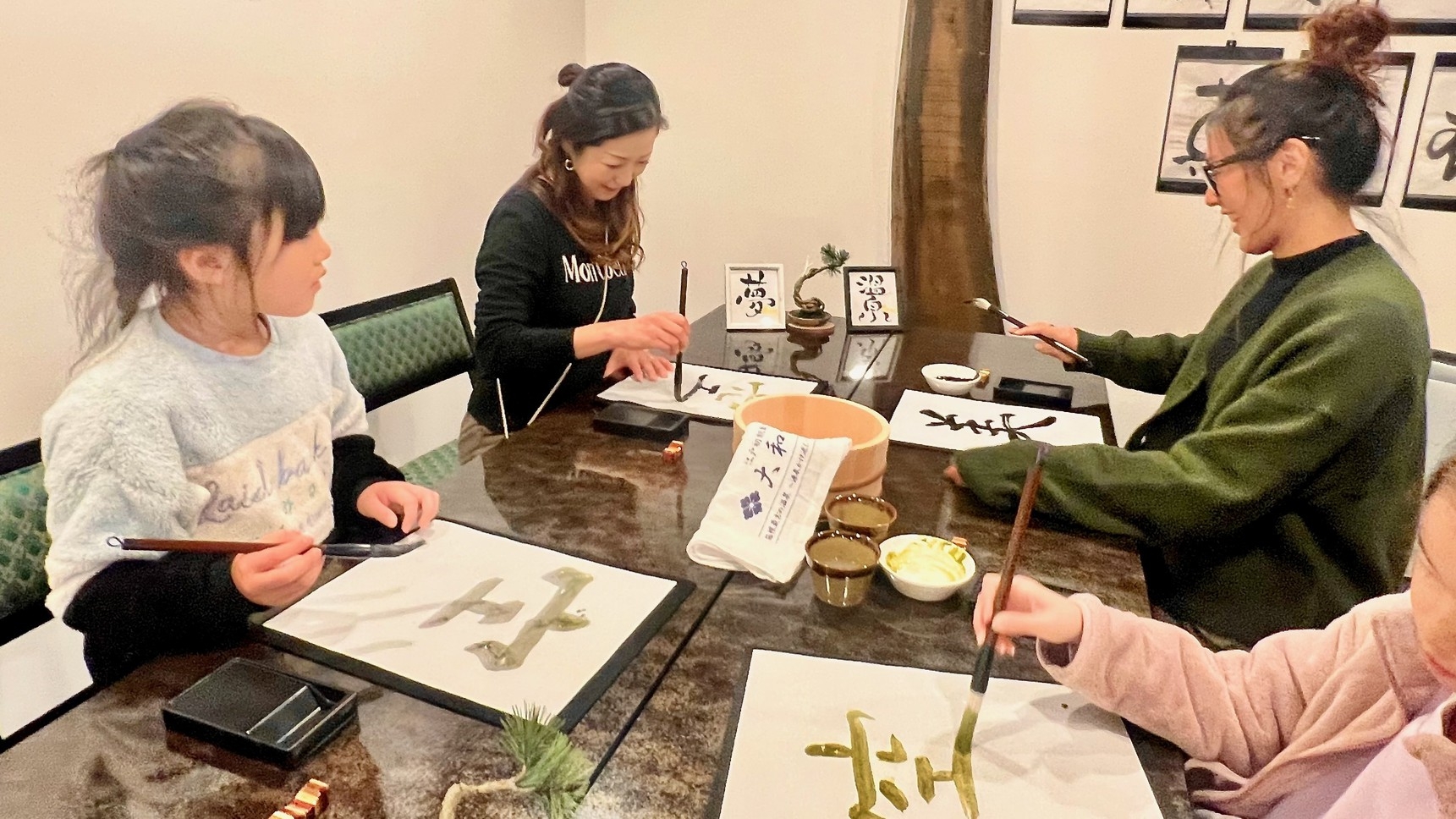 ◆【箱根涼行2026】女将と学ぶ箱根温泉！冷やし温泉×温泉さんぽ×温泉水書道体験付き＜素泊＞