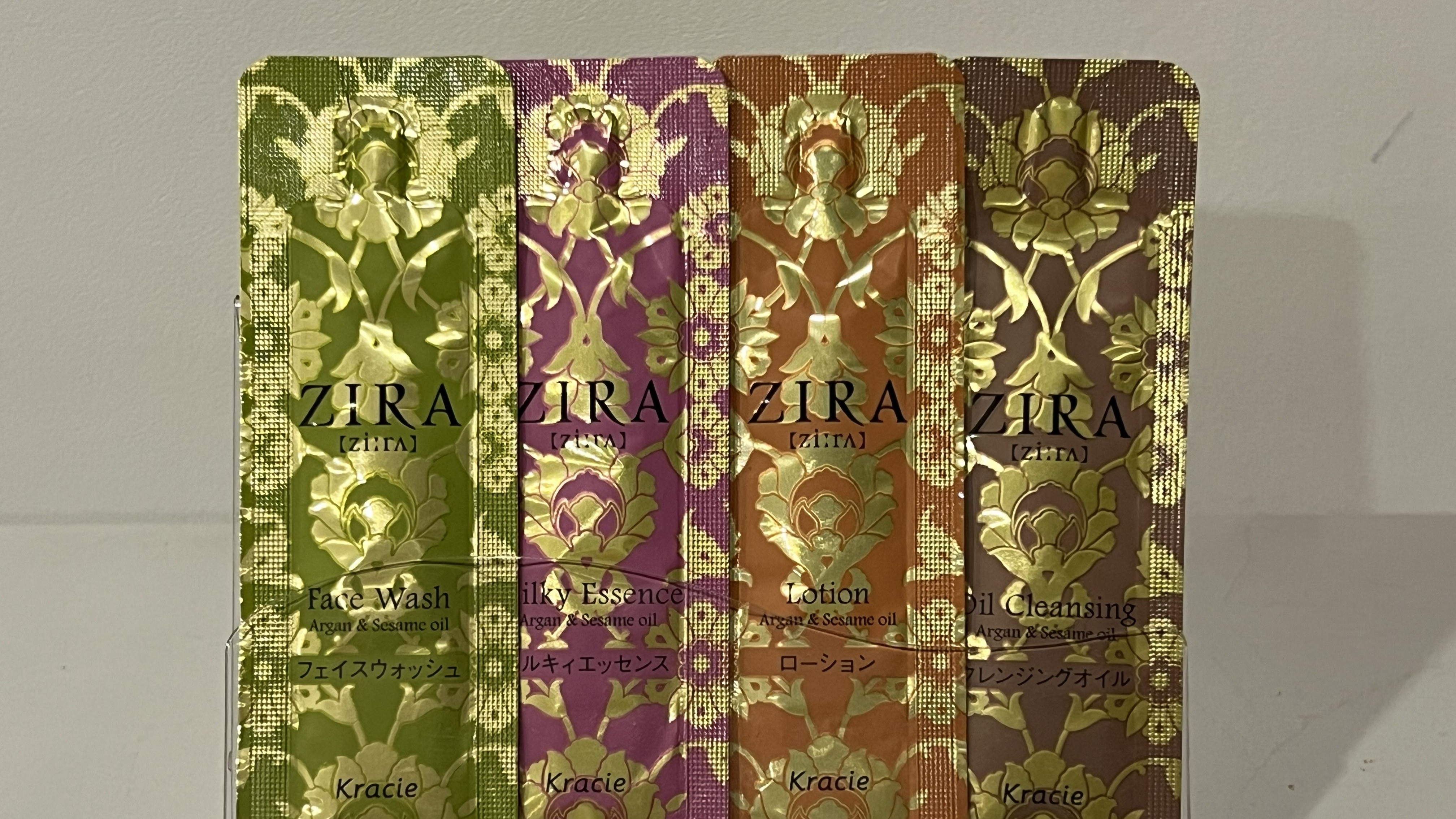◆ご希望の方にはスキンケア４点セット（クレンジング、洗顔、化粧水、乳液）をお渡ししてます。