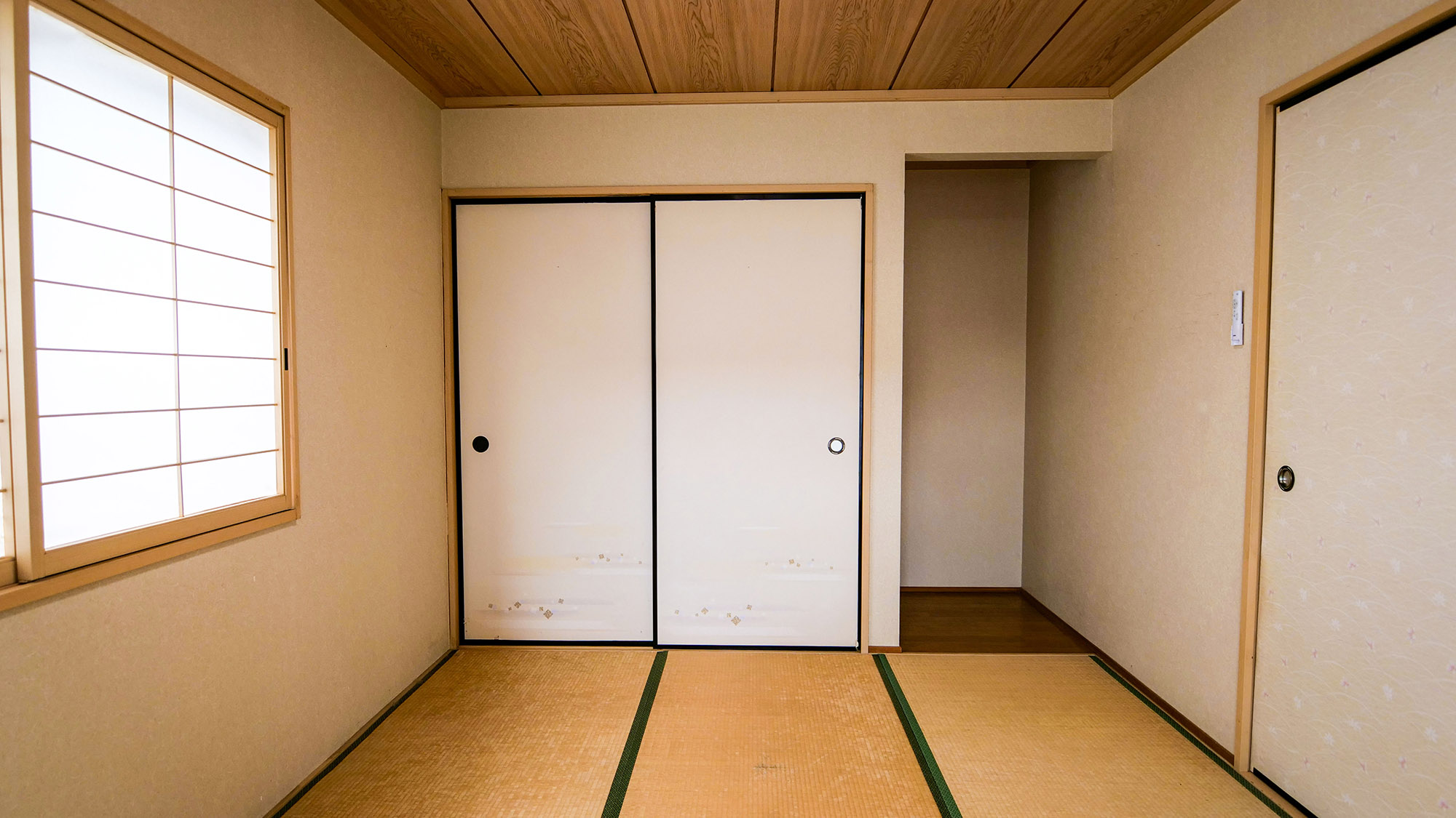 ・【寝室4】和室はお布団を敷いて寝ていただけます。最大2枚ご準備しております