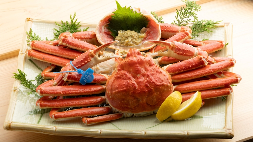 津居山漁港の仲買人が目利きする、本場のかに料理をぜひお楽しみください