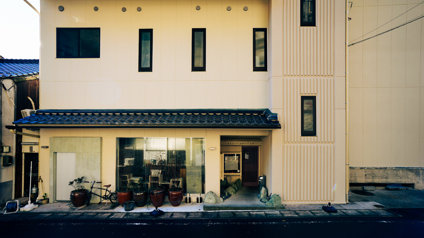 温泉津温泉街の中心にある古民家ゲストハウス