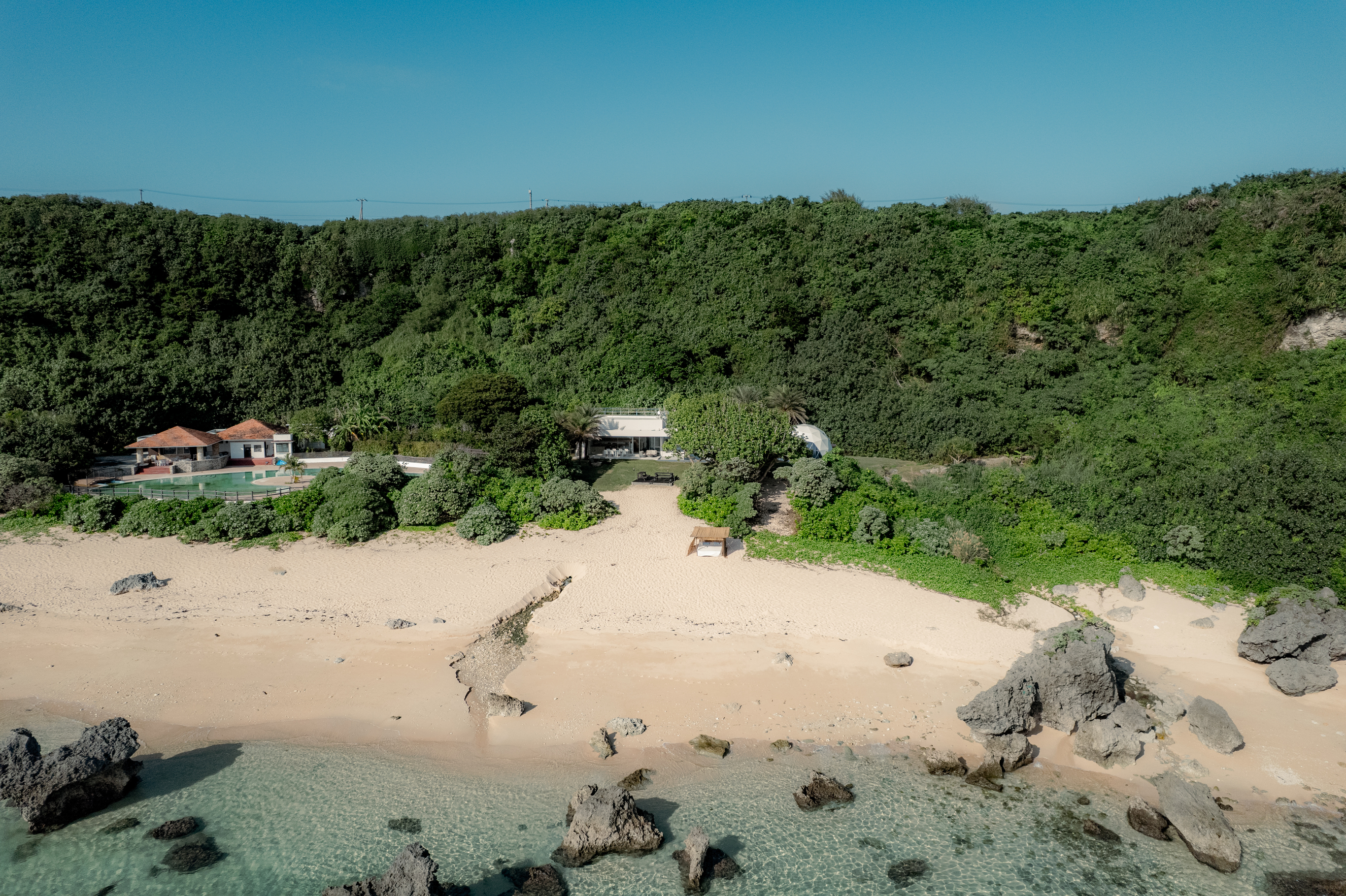 海上からみたヴィラの外観