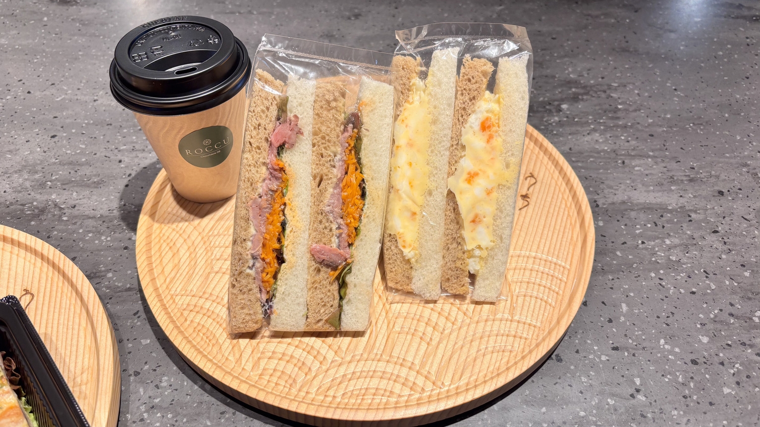 ＜二食付＞部屋食OK☆夜は佐賀牛弁当＆サラダボウル付☆朝は佐賀牛サンドで手軽に贅沢気分♪