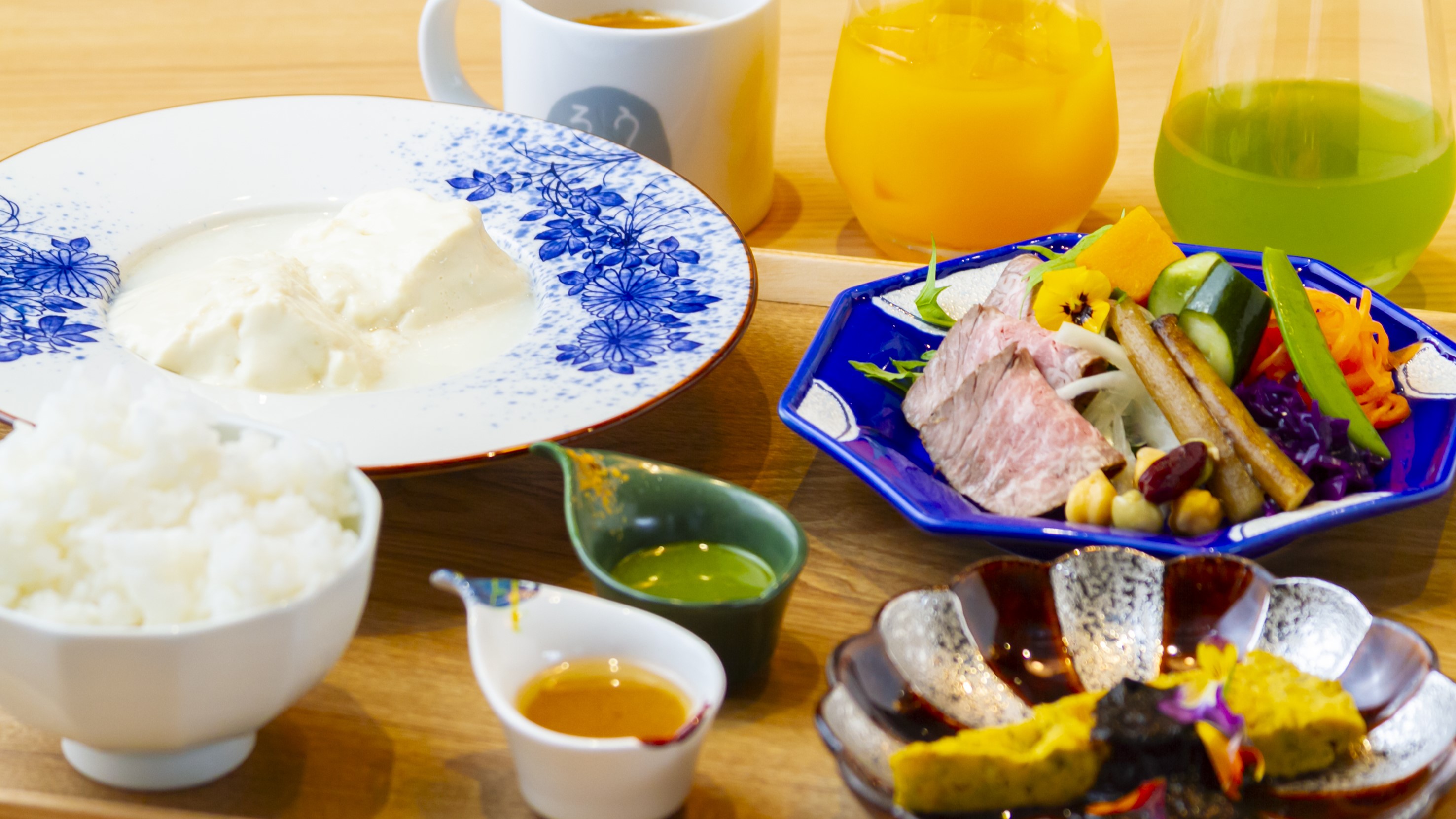 佐賀牛ローストビーフと温泉湯豆腐の朝食プレート